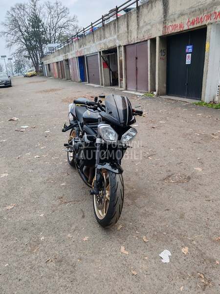 Triumph Street Triple R 675