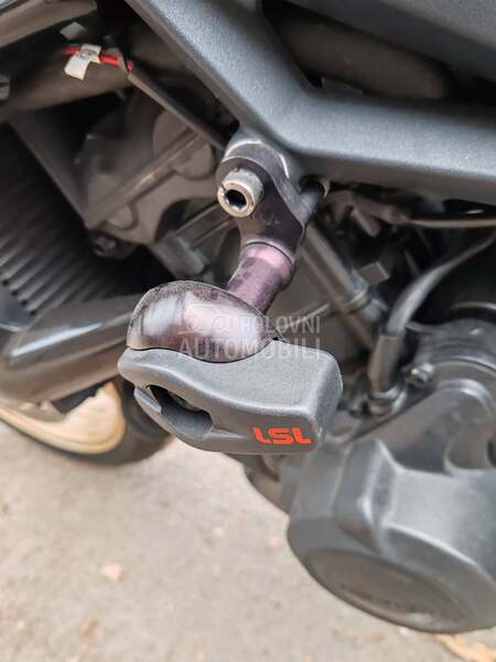 Triumph Street Triple R 675