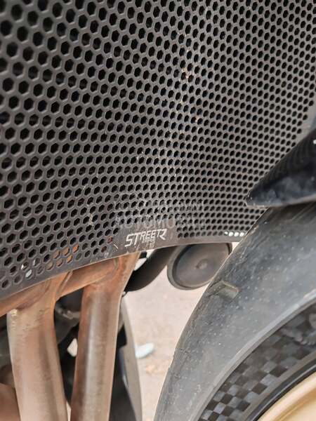 Triumph Street Triple R 675