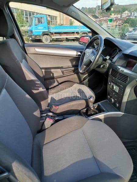 Opel Astra H 