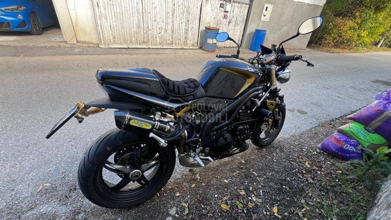Triumph speed triple 1050