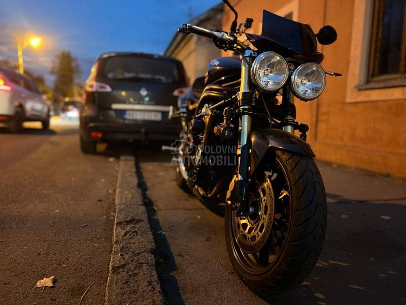 Triumph speed triple 1050