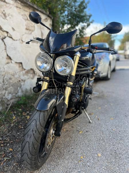 Triumph speed triple 1050