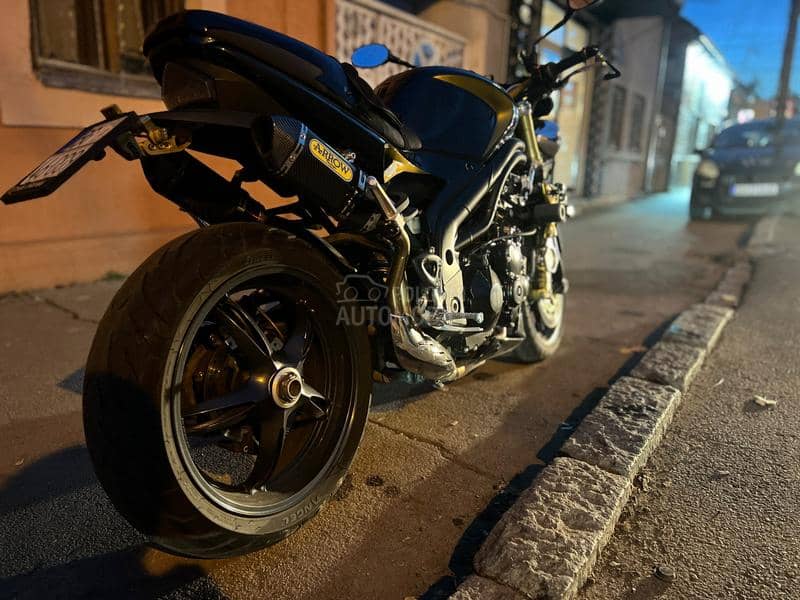 Triumph speed triple 1050
