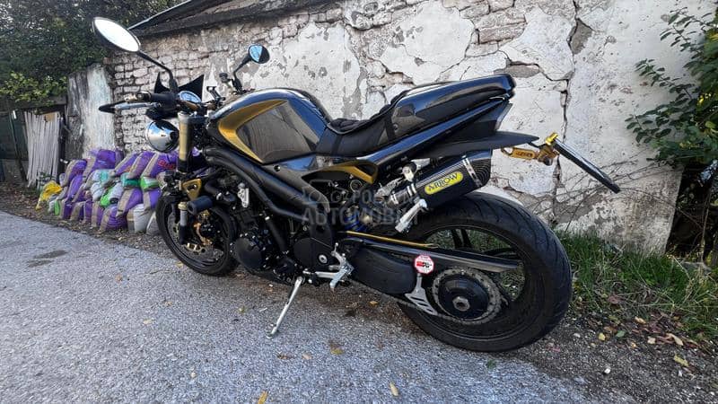 Triumph speed triple 1050