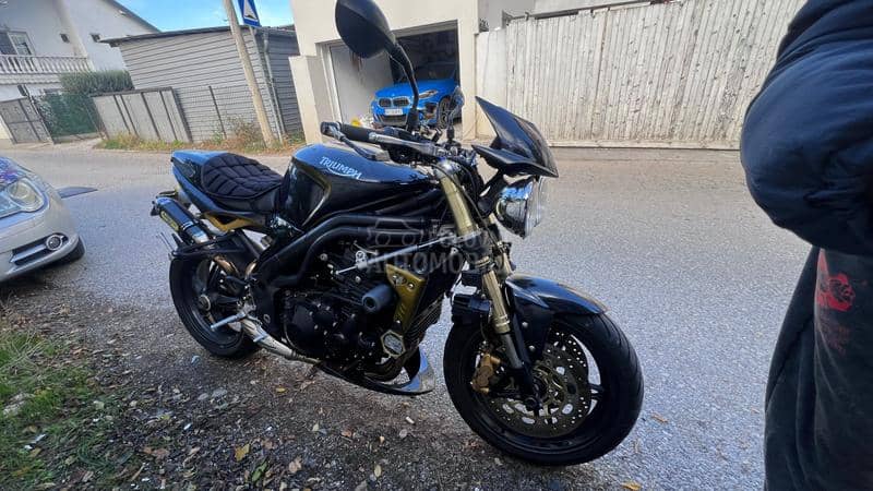 Triumph speed triple 1050