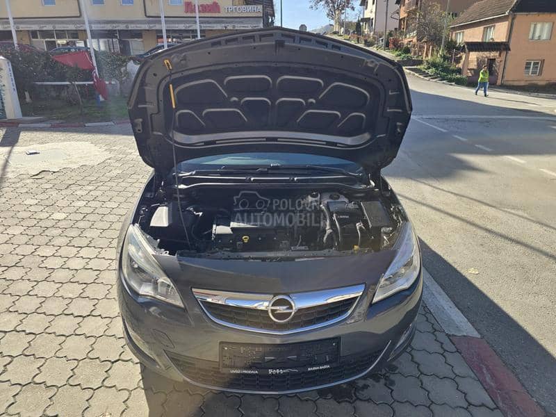 Opel Astra J 