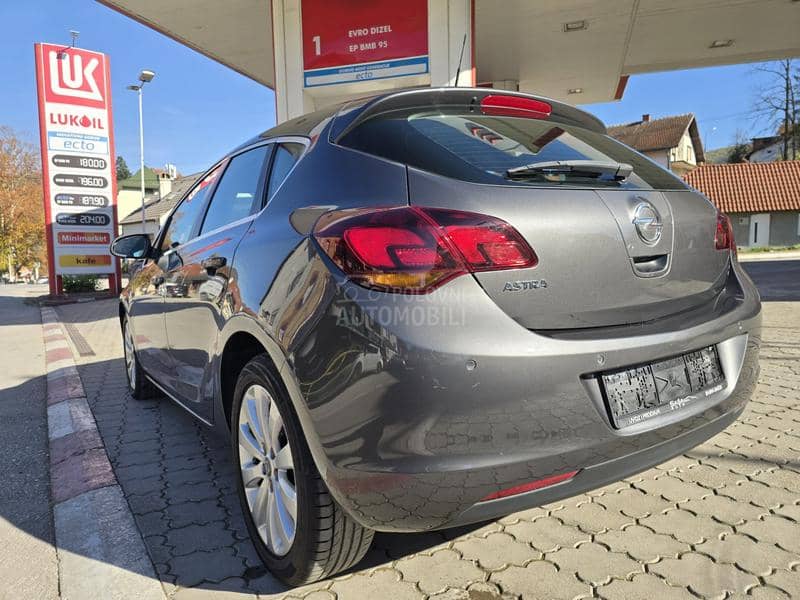 Opel Astra J 