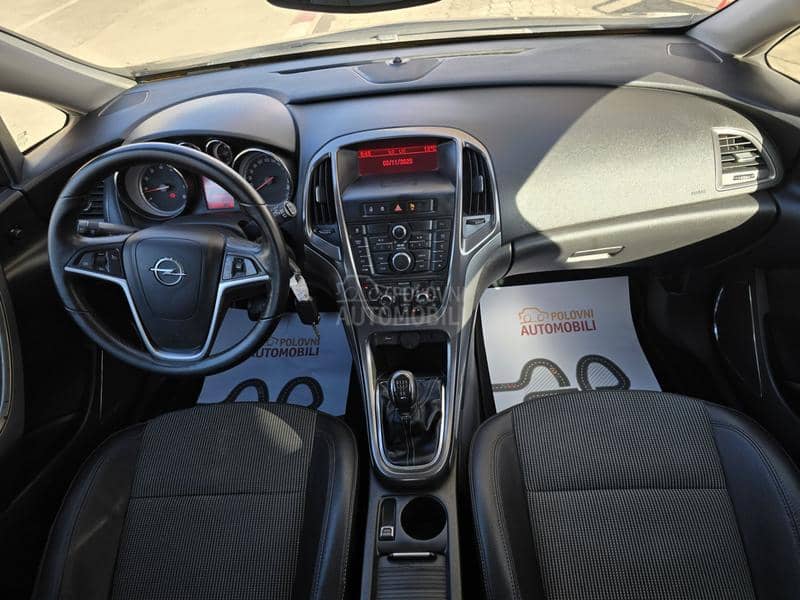 Opel Astra J 