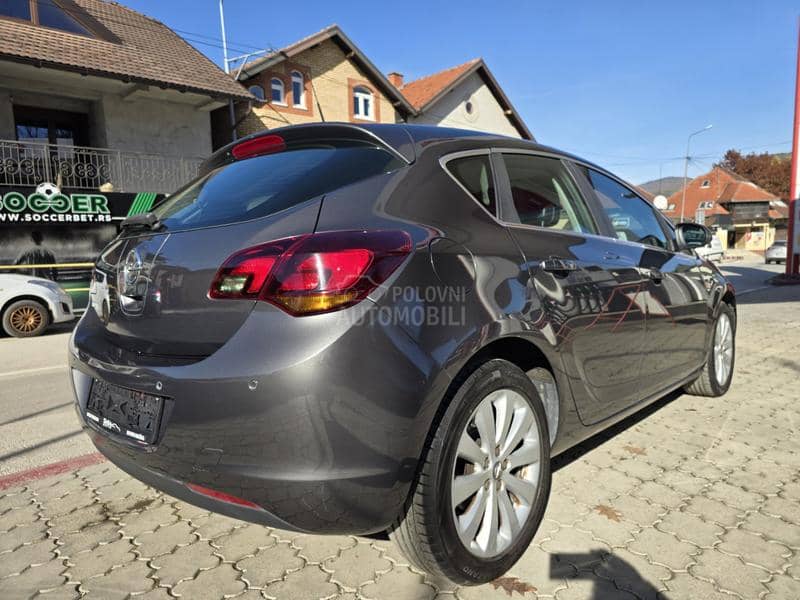 Opel Astra J 