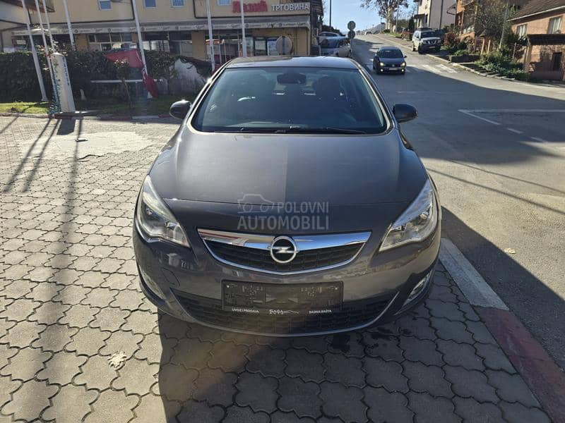 Opel Astra J 