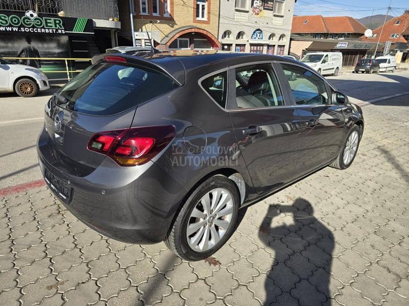 Opel Astra J 