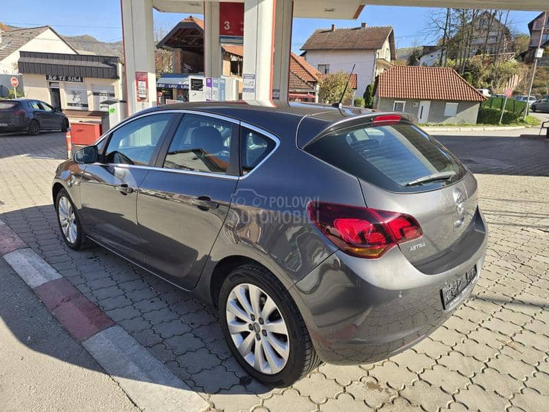 Opel Astra J 