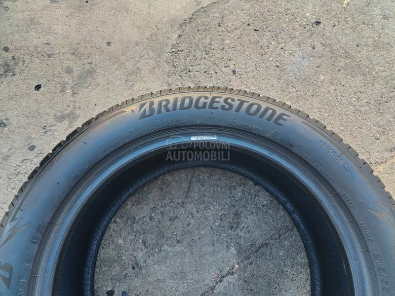Bridgestone 215/55 R17 Zimska