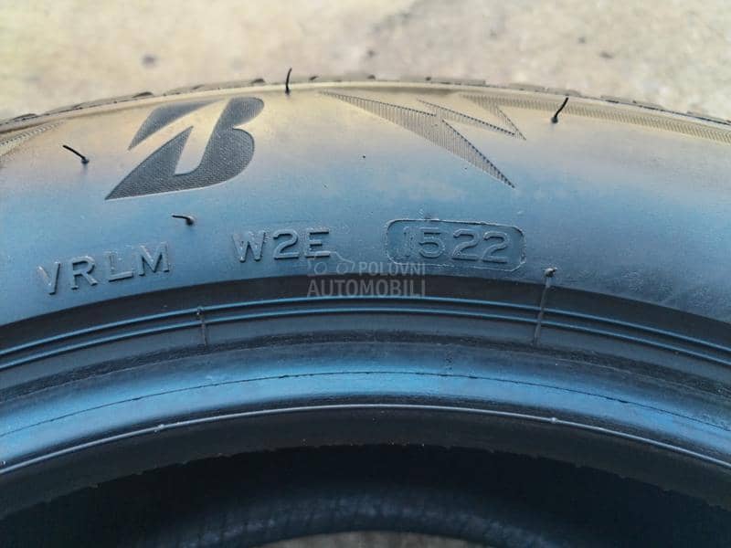 Bridgestone 215/55 R17 Zimska