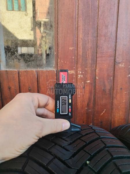 Michelin 215/60 R18 Zimska