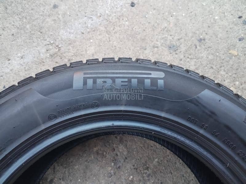 Pirelli 215/60 R16 Zimska