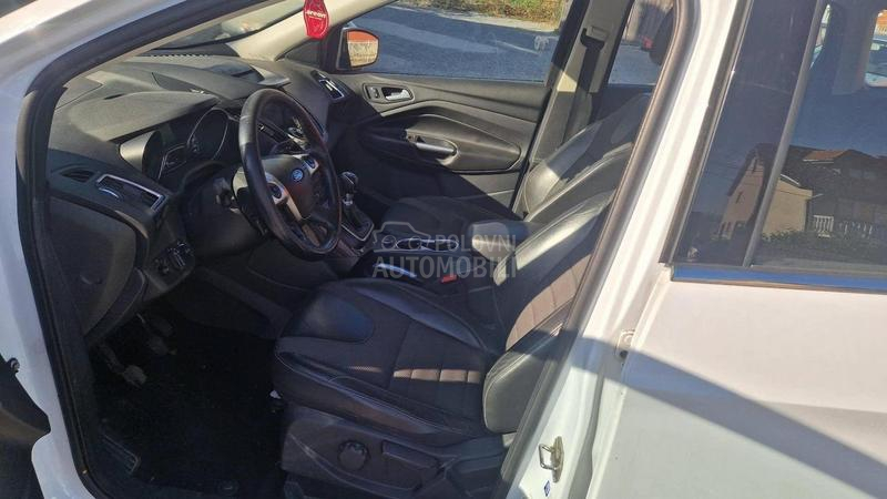 Ford Kuga 2.0 D.IZUZEETNA