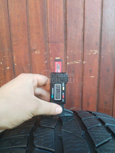 Continental 235/45 R19 Zimska