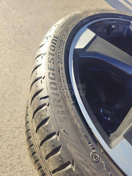 Bridgestone 235/40 R19 Letnja