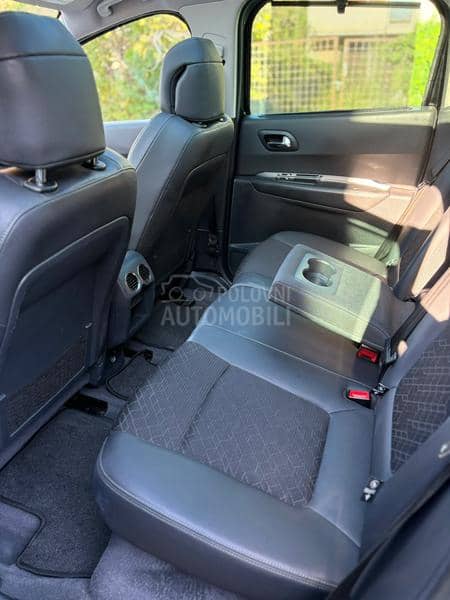 Peugeot 3008 1.6i resty