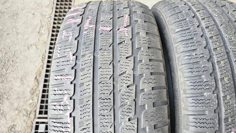 Kumho 235/55 R17 Zimska