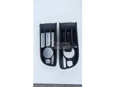 Rešetka maglenki sa usisom za Volkswagen Polo od 2005. do 2007. god.