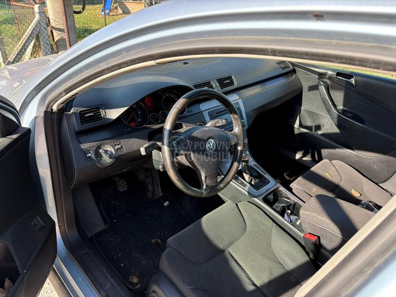 Volkswagen Passat B6 1.9TDI 2006. god. -  kompletan auto u delovima