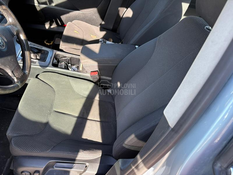 Volkswagen Passat B6 1.9TDI 2006. god. -  kompletan auto u delovima