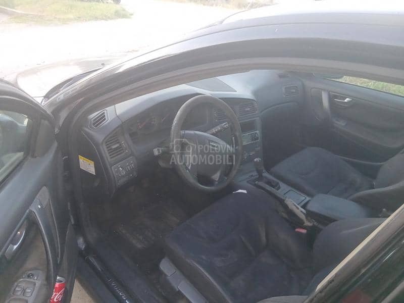 Volvo V70 