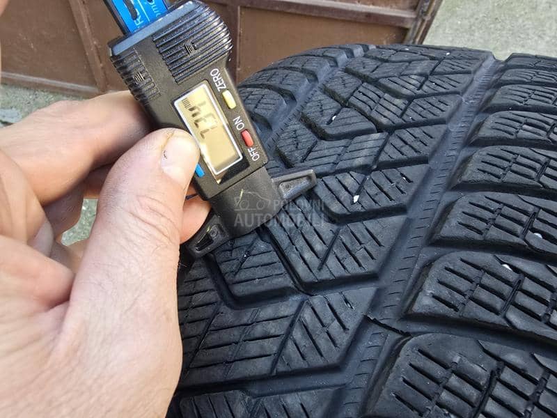Pirelli 235/60 R18 Zimska