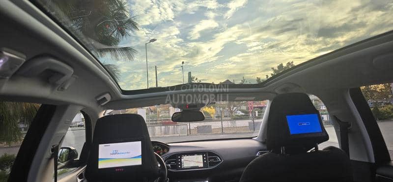 Peugeot 308 DVD/KAM/PANO