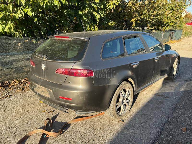 Alfa Romeo 159 -  kompletan auto u delovima