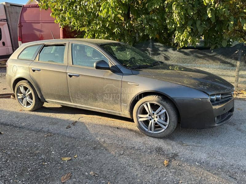 Alfa Romeo 159 -  kompletan auto u delovima