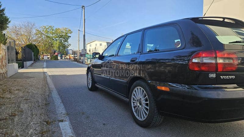 Volvo V40 