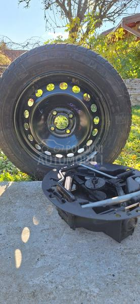 Rezervni tocak i set alata