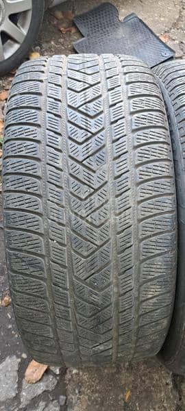 Pirelli 275/40 R21 Zimska