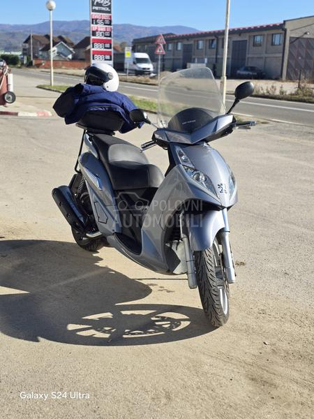 Peugeot Geopolis 400