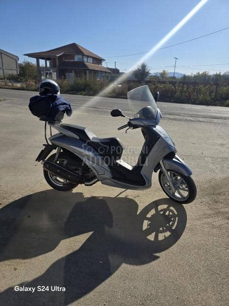 Peugeot Geopolis 400