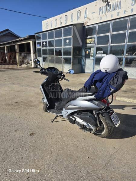 Peugeot Geopolis 400