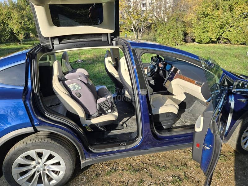 Tesla Model X 75D