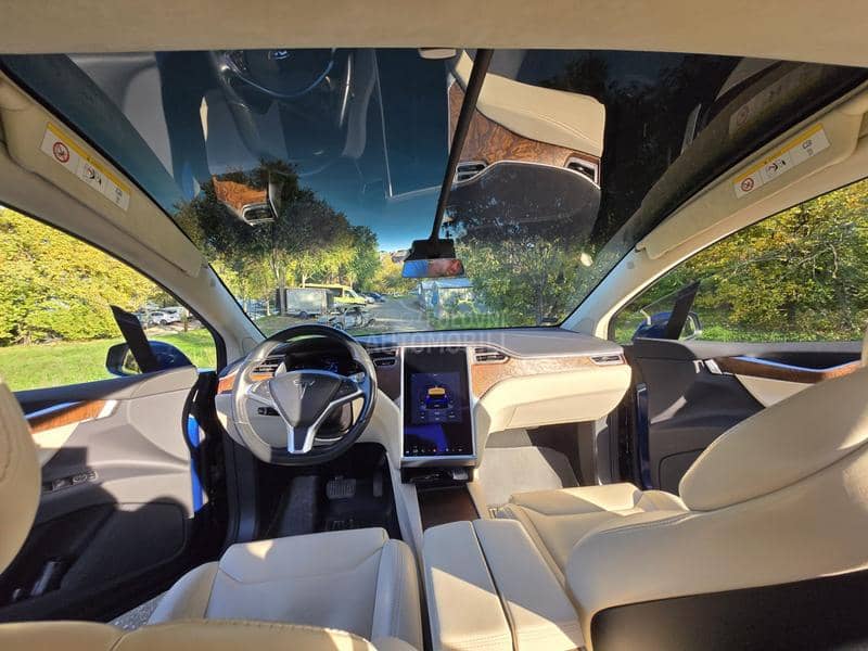Tesla Model X 75D