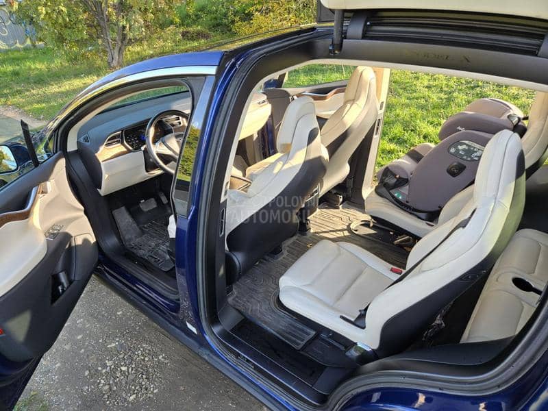 Tesla Model X 75D