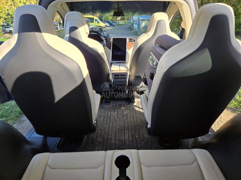 Tesla Model X 75D