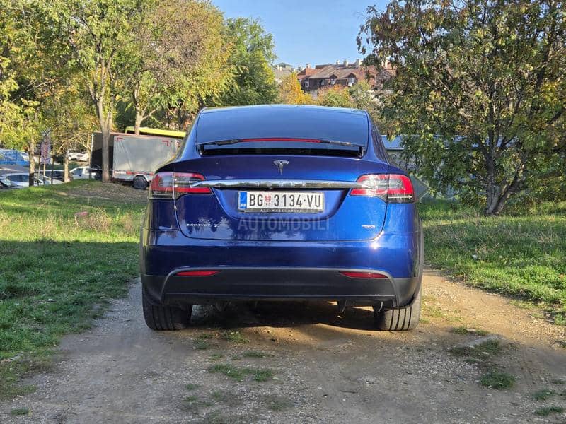 Tesla Model X 75D