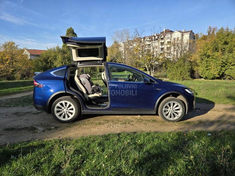 Tesla Model X 75D