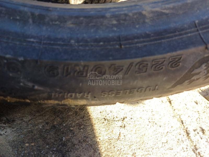 Bridgestone 225/40 R19 Letnja
