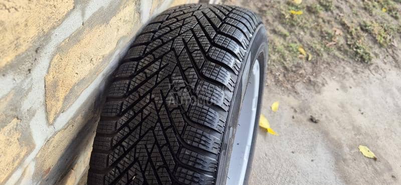 Pirelli 205/60 R16 Zimska