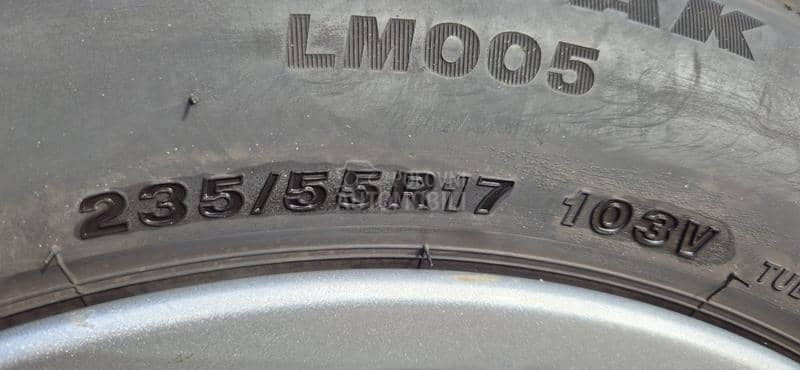Bridgestone 235/55 R17 Zimska