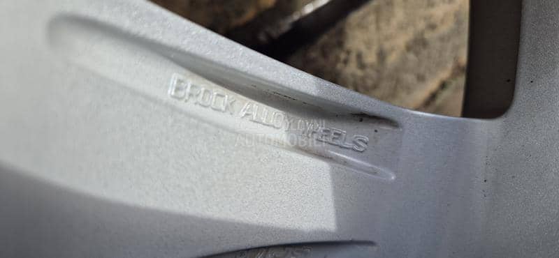 Bridgestone 235/55 R17 Zimska